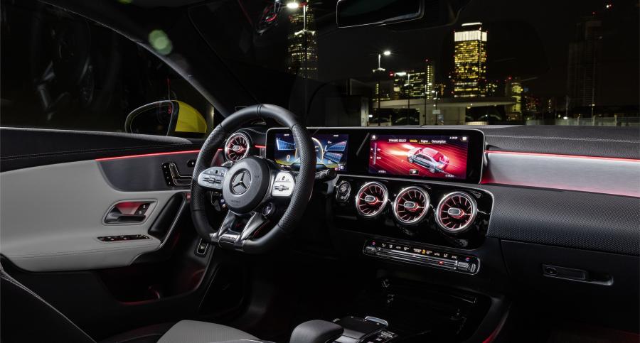 Интерьер Mercedes-AMG CLA35 4Matic (C118) 2019 года  (WW) (фото 2 из 34)